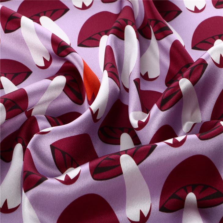 Kain Sutera Bercorak